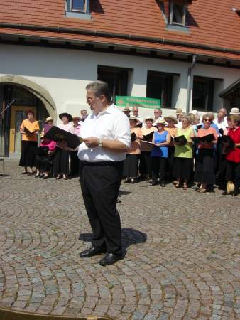 R�diger stellt das Programm vom Gemischten Chor vor