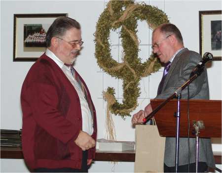 Rdiger wird von Hugo beschenkt