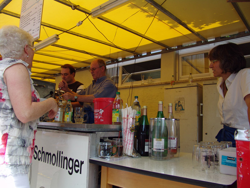 Getr�nkeausgabe am Sonntag
