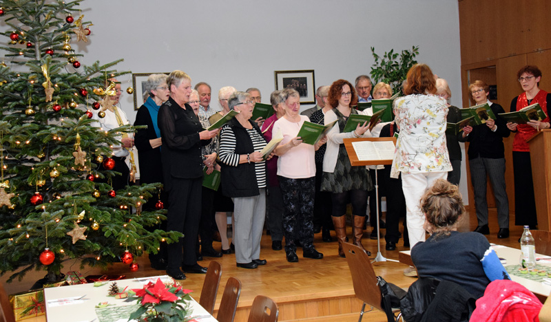 Der gemischte Chor unter Leitung von Petra J�nsch