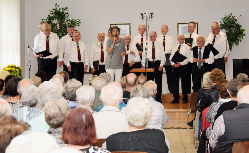 Antje Hieber bedankt sich bei den Zuh�rern