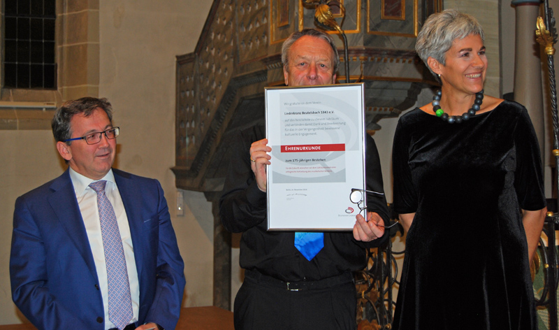 �bergabe der Urkunde f�r 175 Jahre LKB