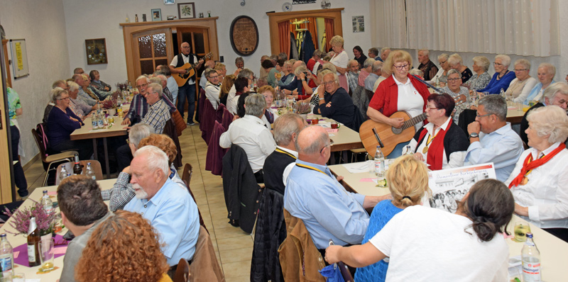 Unsere Musikanten Norbert Sperl und Margret Paucker singen mit den G�sten